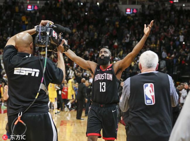 球迷：这球把我看乐了