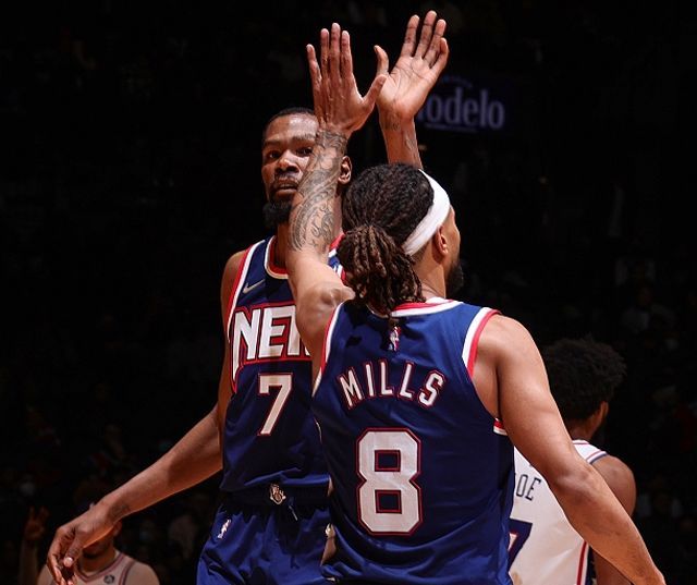 带伤作战，掘金队约基奇谈在打雄鹿队比赛中的脚踝伤势