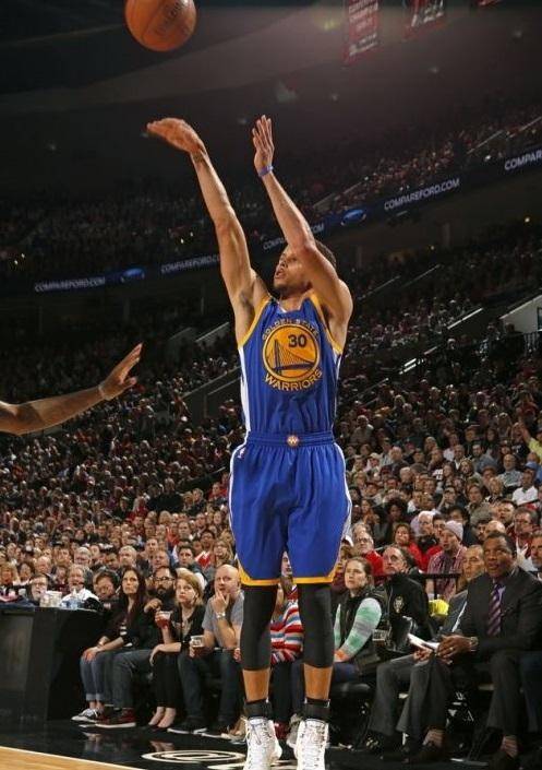 梅西跟前锋比进球、跟中场比助攻！还跟俱乐部比冠军！而且都赢！