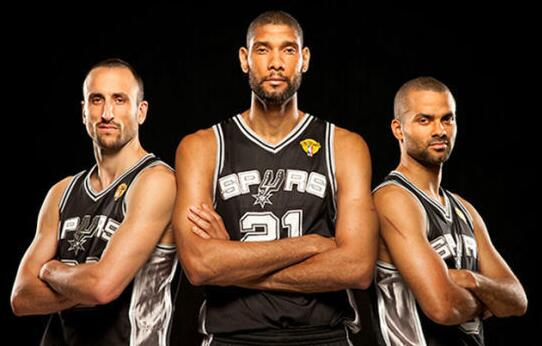 洛杉矶道奇队官网致敬费南多·瓦伦祖拉，2025 夺冠赛季全队均佩戴其纪念章