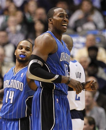 2-0！奥尔莫破球荒，巴萨体验皇马的苦，复仇鱼腩重返榜首！