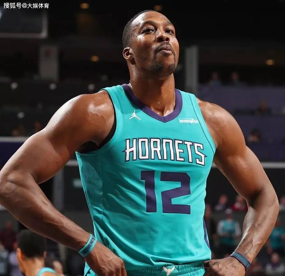 7万人致敬！皇马26岁队长带伤拼命：1助攻3解围，门线救主