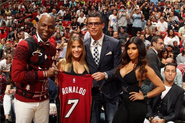 篮球CBA官方公布比赛精彩瞬间