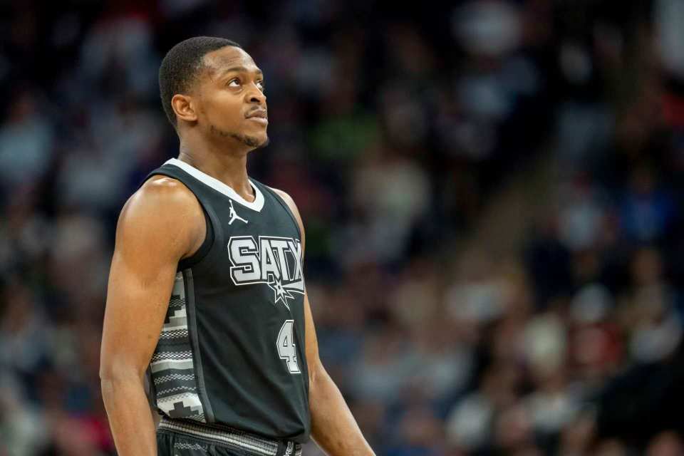 东契奇30+10助攻詹姆斯砍30分，湖人客场111-103力克鹈鹕