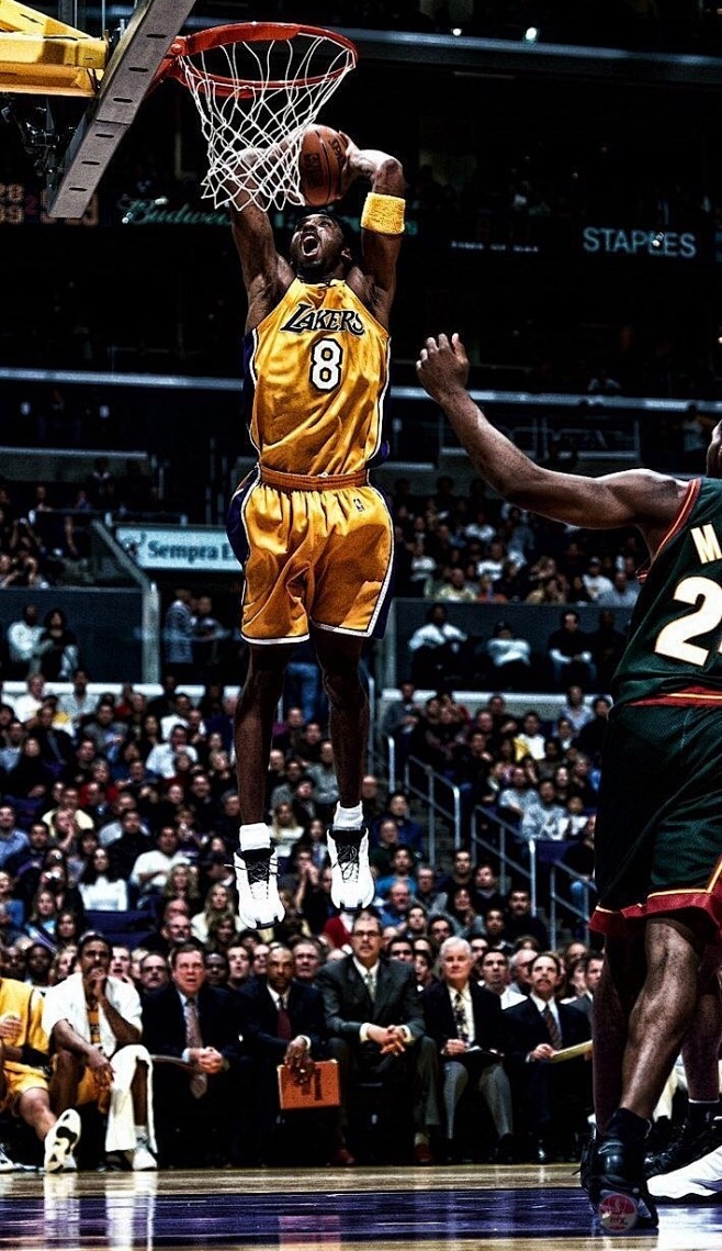 35岁哈登诈伤疑云？带伤轰29+6+6创1.8倍负荷奇迹！尼克斯防守被他三分雨浇透