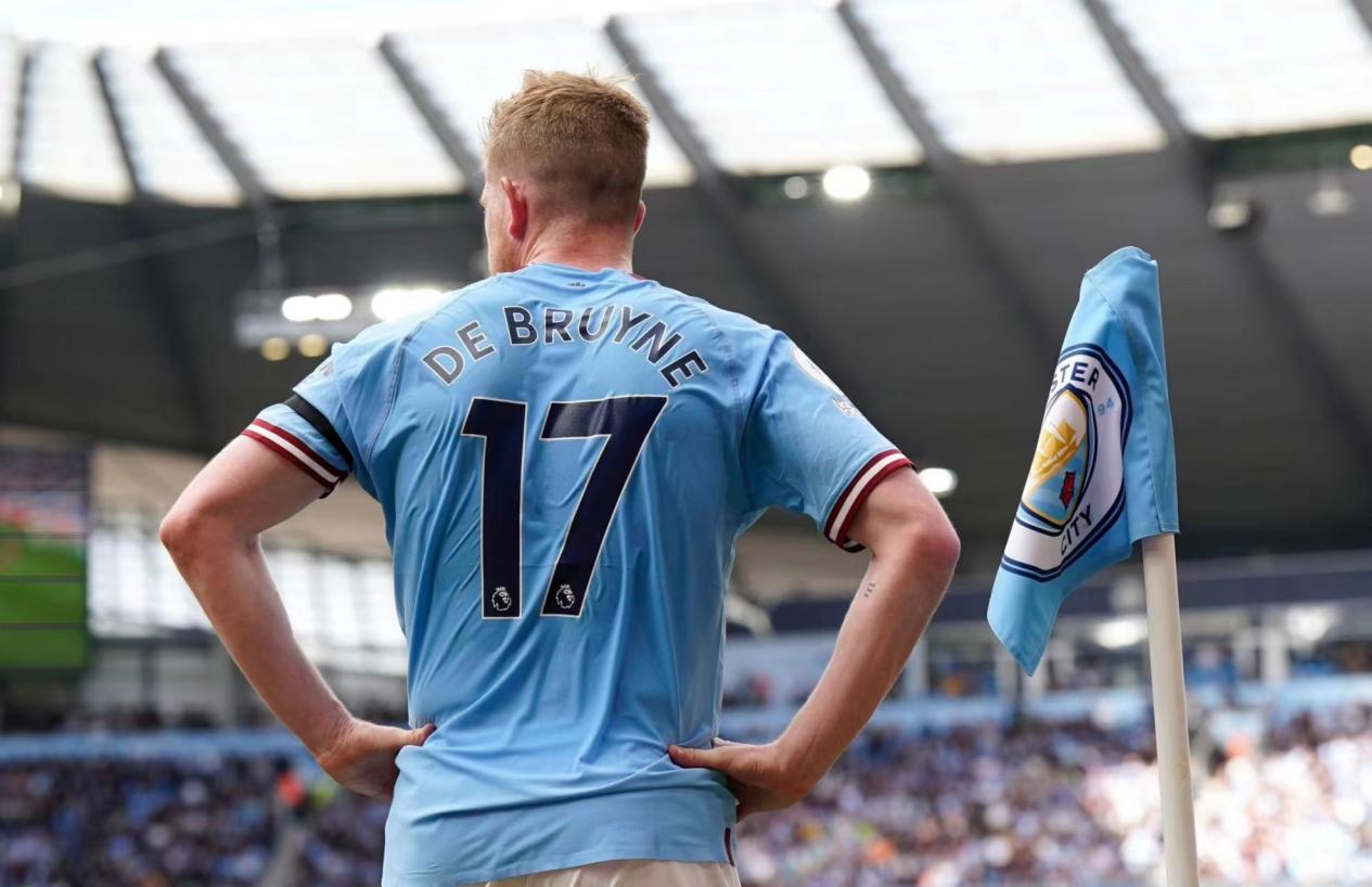 迈阿密国际夺美职联冠军，梅西淡定队友狂欢