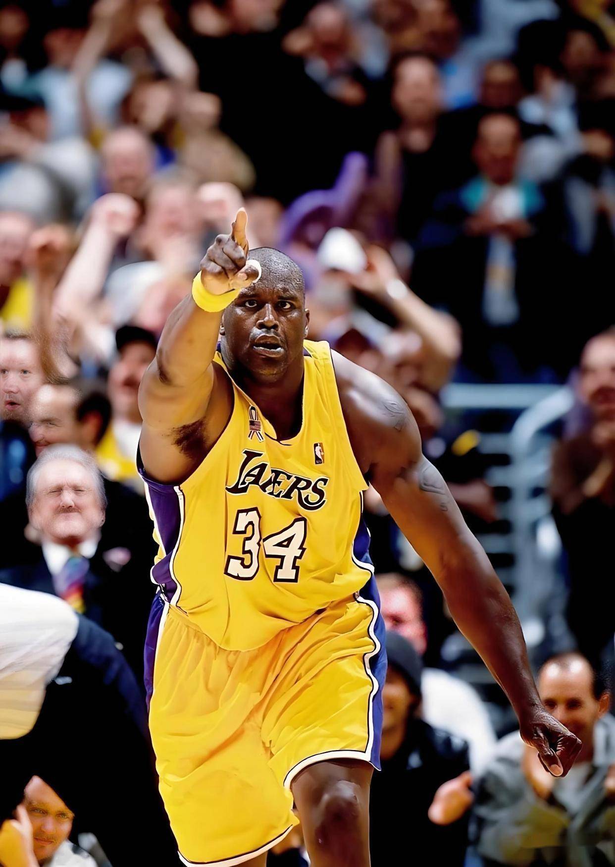 弗兰克：范德芬进球前我心想他要去哪，在场边喊让他快传球