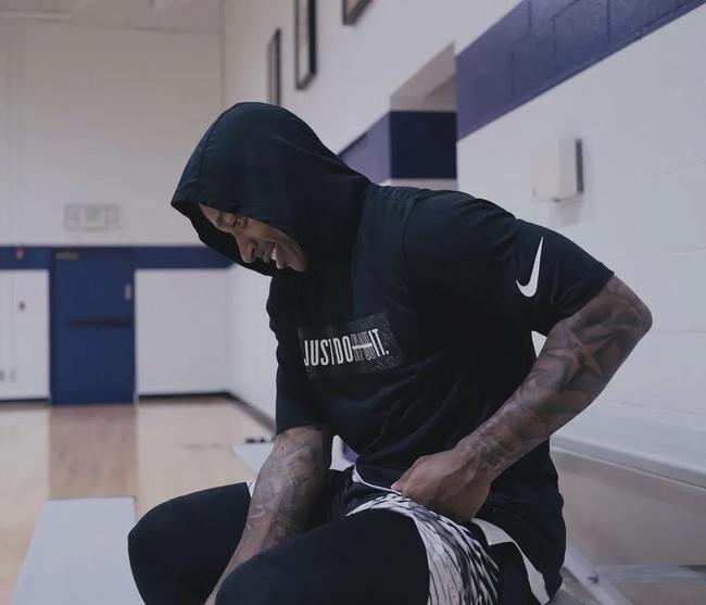 我一直觉得勇士最主要的是阵容问题